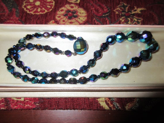Lovely vintage faceted carnival glass beaded necklace