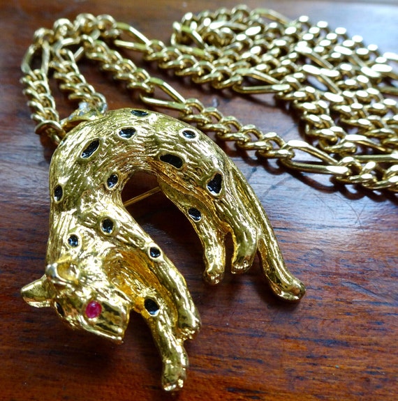 Lovely vintage gold plated hanging leopard pendant necklace or brooch