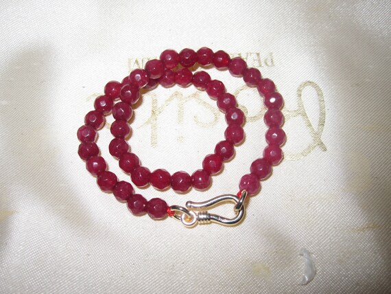 Attractive 4 mm natural Ruby bracelet 14 ct gold clasp 7.5"