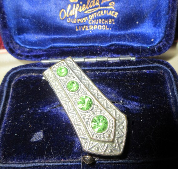 Wonderful vintage Deco silvertone peridot green rhinestone dress clip