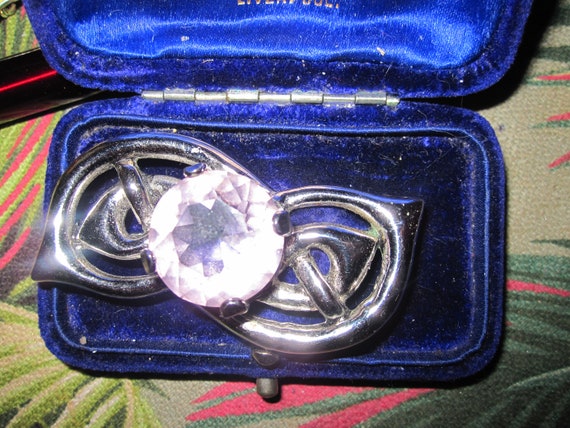 Lovely Vintage Scottish CJ Scotland Silver Tone Faceted lilac glass brooch