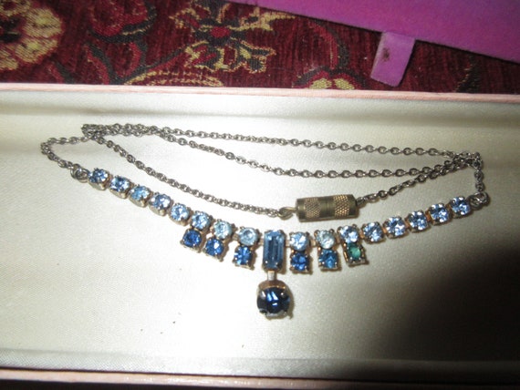Lovely vintage goldtone two tone blue rhinestone necklace