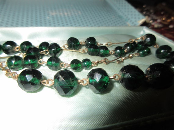 Lovely vintage Deco rolled gold emerald green glass  necklace 20"
