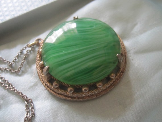 Beautiful  vintage green stripey art glass pendant necklace
