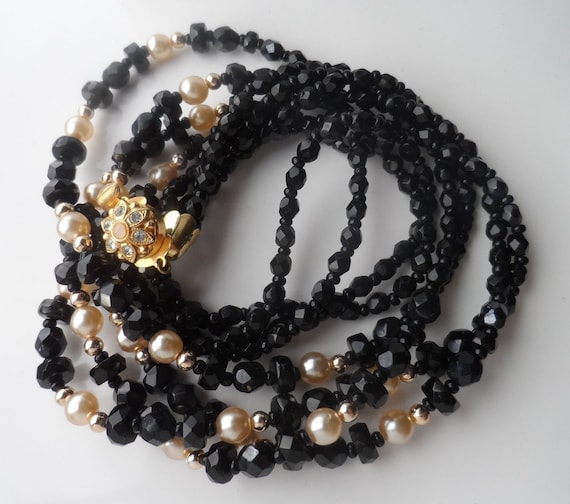 Lovely vintage 1960s fx pearl and  black glass necklace