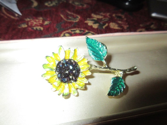 Lovely yellow and green  enamel black glass sunflower brooch