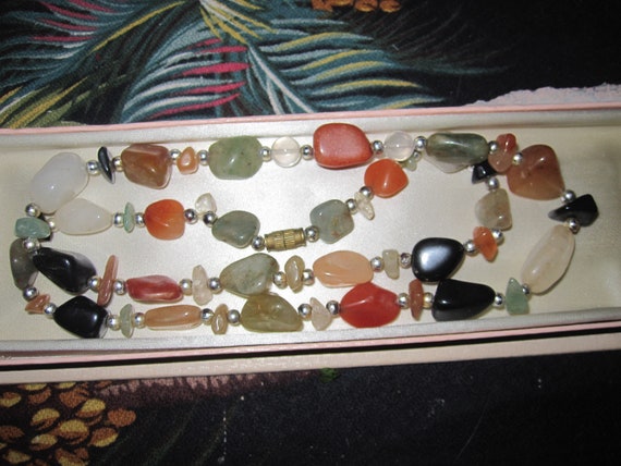 Lovely  vintage Scottish  multi colour agate  stone bead necklace barrel clasp