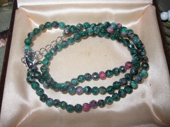 Beautiful faceted green agate jasper necklace 18-20 inches