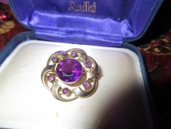 Charming vintage goldplated amethyst purple glass brooch