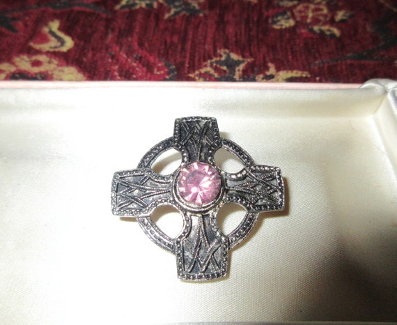 Beautiful vintage Scottish Celtic  lilac  rhinestone cross brooch or kilt pin