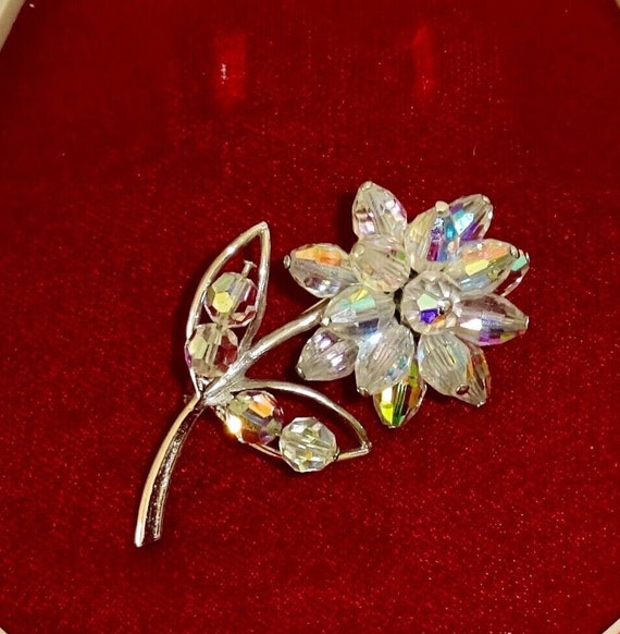 Beautiful vintage aurora glass flower brooch