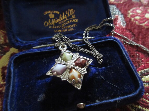 Lovely Vintage  Scottish silvertone agate pendant necklace