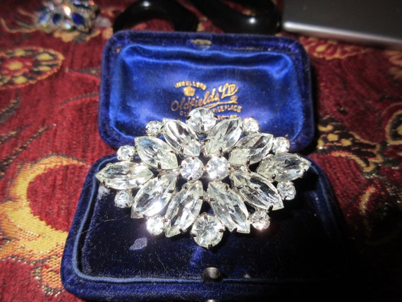 Beautiful vintage Deco silverplated Navette Clear Sparkly Rhinestone brooch