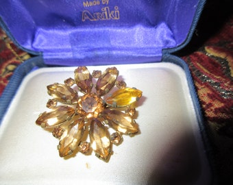 Beautiful vintage goldplated citrine and topaz glass flower  brooch