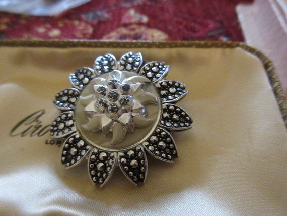 Lovely vintage  Eloxal pearlised edelweiss fx marcasite flower scarf clip