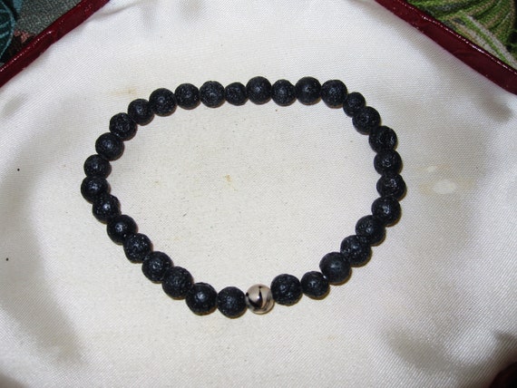 Lovely 6mm volcanic Lava & Dragon Veins Agate stretch Bracelet