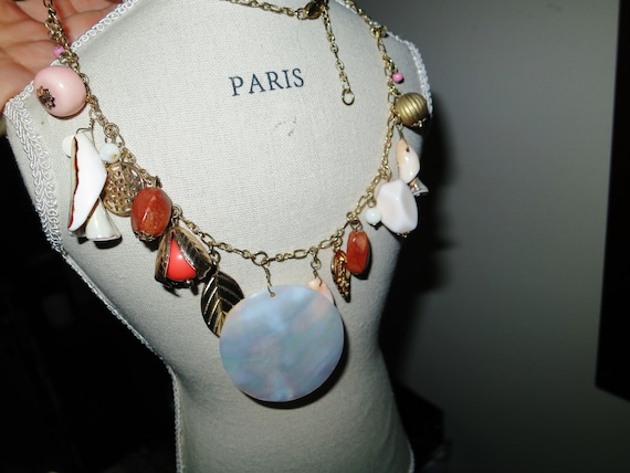 Lovely vintage goldtone necklace with shells and mother of pearl pendant