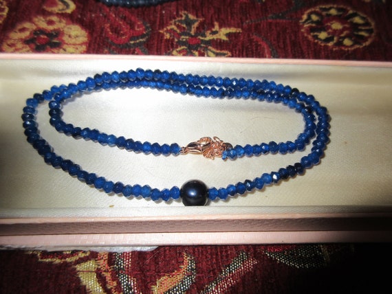 Lovely Natural Faceted 4mm blue sapphire and 10mm black pearl necklace 18-20"