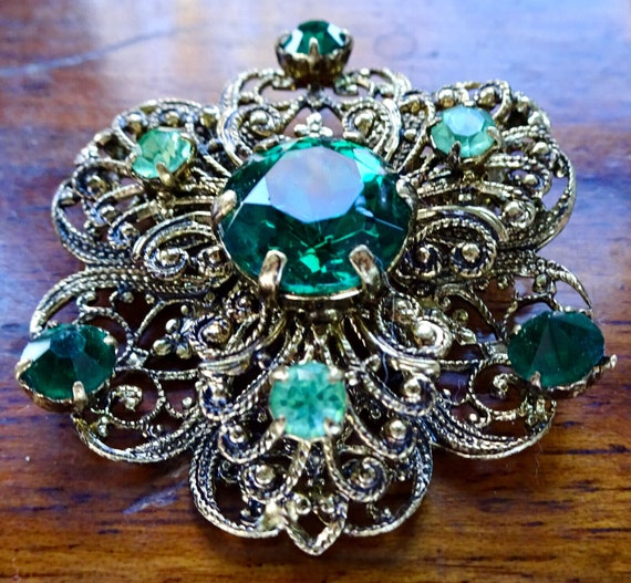Lovely vintage Czech gold metal filigree floral emerald green rhinestone brooch