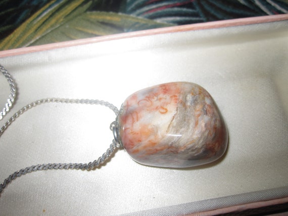 Lovely vintage  Scottish polished agate silverplated necklace