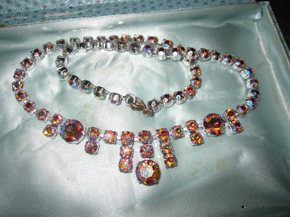 Lovely vintage silvertone aurora borealis rhinestone necklace