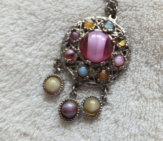 Lovely vintage Scottish silvertone pink banded glass pendant necklace