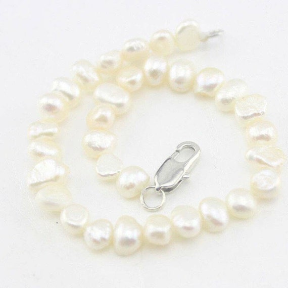 Lovely 6 mm cultured freshwater pearl white bracelet 7.5 inches