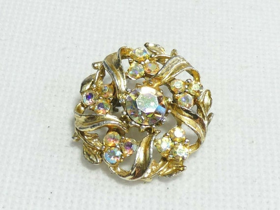 Lovely vintage Small Goldtone & Aurora Borealis Rhinestone Floral  brooch