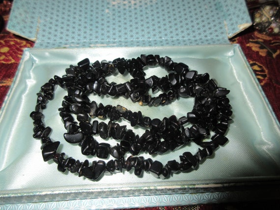 Beautiful vintage natural Black Onyx  polished chip necklace 34"