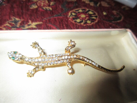 Lovely vintage Gold plated Clear and Green rhinestone Lizard brooch