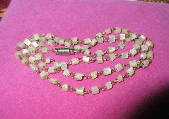 Lovely vintage  Deco mother of pearl wire linked necklace