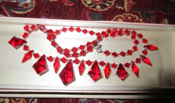 Beautiful  vintage Deco faceted red and clear crystal glass necklace