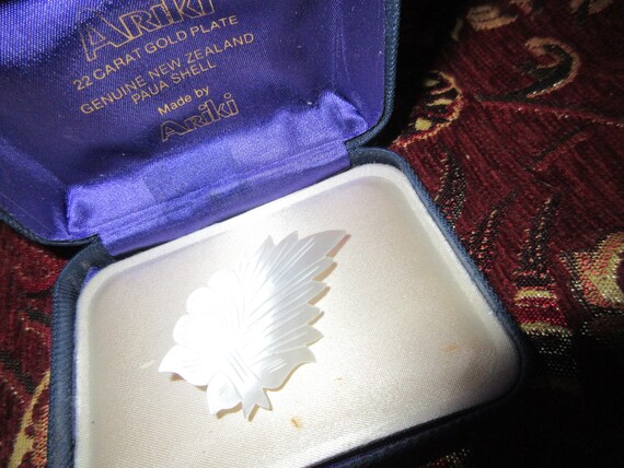 Lovely vintage carved mother of pearl leaf  brooch