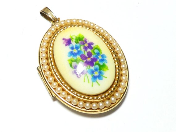 Lovely vintage signed goldplated floral seed pearl photo locket pendant