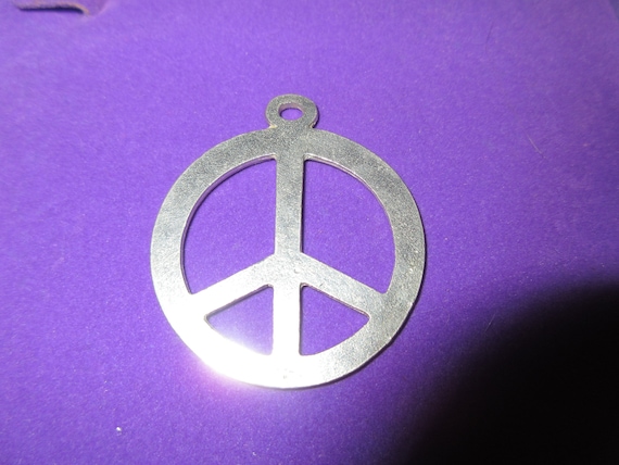 Wonderful vintage matt silver metal festival hippy peace sign pendant 2"