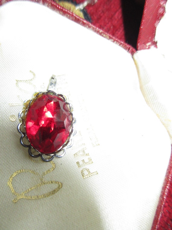 Lovely vintage silvertone faceted ruby red glass pendant