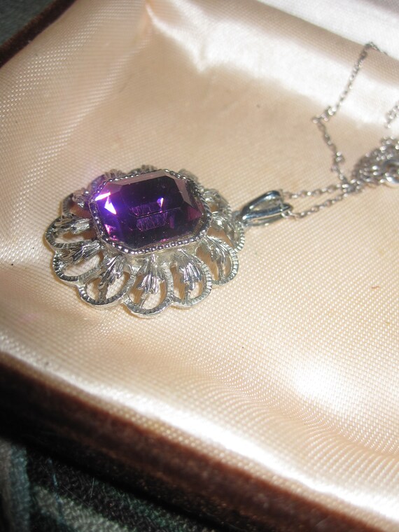 Wonderful vintage silvertone amethyst gold foiled glass pendant necklace