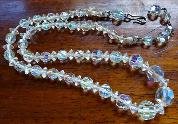 Lovely vintage 1950s aurora borealis crystal  necklace