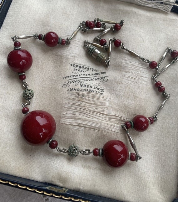 Lovely Art Deco Czech Glass Bead Necklace With Screw Barrel Clasp