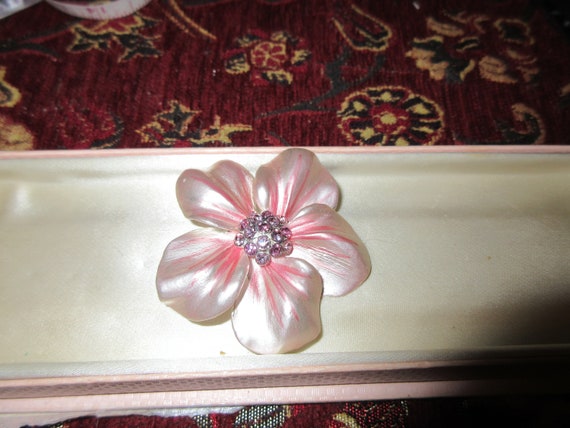 Lovely vintage pink enamel rhinestone flower  brooch