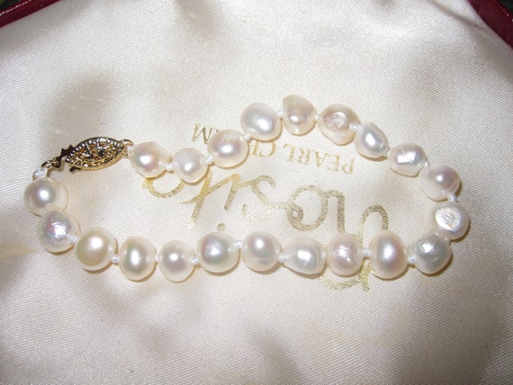 Lovely 7 mm cultured freshwater white bracelet 7.5"