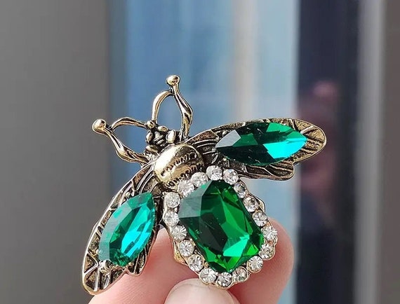 Lovely Deco styled goldtone green glass rhinestone bee bug brooch