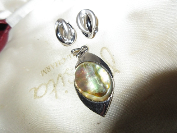 Lovely Vintage silvertone Exquisite abalone pendant and clip on earrings set