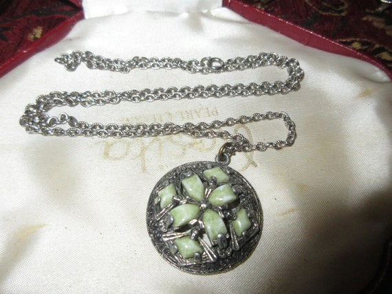 Charming vintage Celtic pewter green agate  pendant necklace 26"