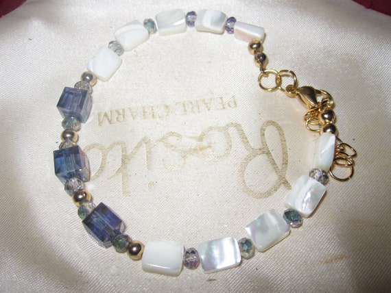 Lovely Mother Of Pearl and Crystal Faceted Bead  Bracelet 20cm