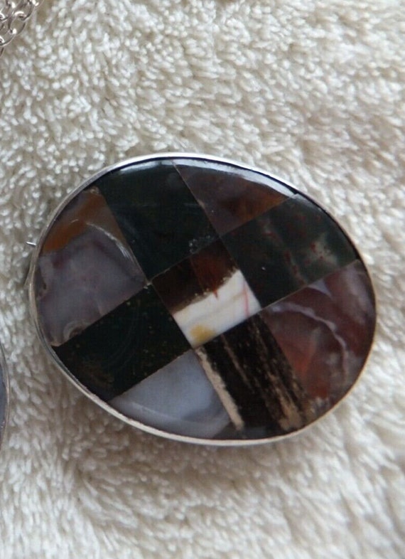 Beautiful quality Vintage Scottish sterling silver inlaid agate brooch or kilt pin