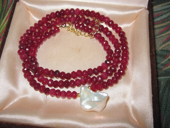 Lovely faceted Red Chalcedony White Keshi Pearl Necklace 18-20 inches