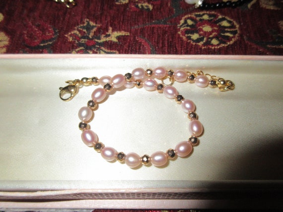 Pretty AAA Peach Pink Freshwater Pearl and gold aurora Bracelet