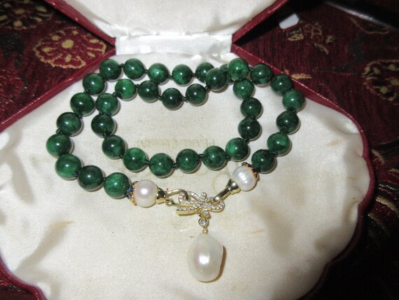 Beautiful polished green agate necklace with natural keshi pearl