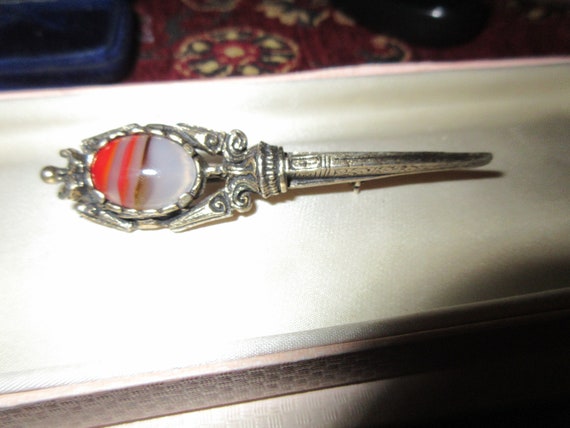 Lovely vintage signed Miracle Scottish red grey glass etched   brooch or kilt pin